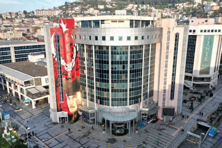 İzmit Belediyesi vezneleri vergi ödemeleri için Pazar günü açık.