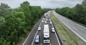 Anadolu Otoyolu İstanbul yönü trafik yoğunluğu ve kapanma tabelaları