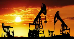 Brent petrol varil fiyatı 97 doları aştı, jeopolitik gerilimler nedeniyle yükseldi.