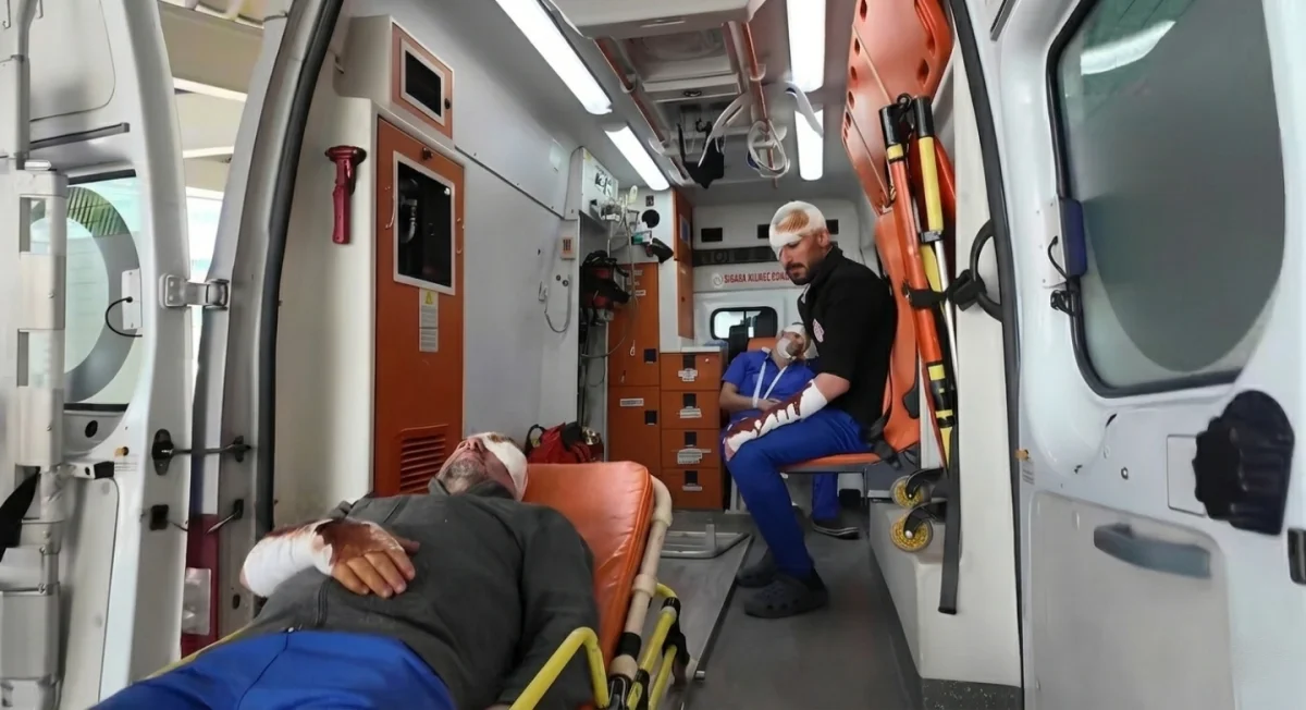 Erzurum Şehir Hastanesi'nde gerçekleştirilen deprem ve yangın senaryolu kırmızı kod tatbikatı