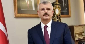 Prof. Dr. Cevdet Erdöl, şekerin modern yaşamdaki sağlık tehditleri üzerine konuşuyor.