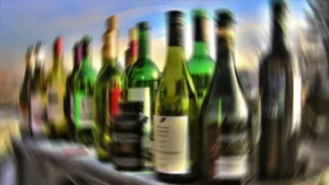 Mülki idare amirlerinin alkol satışına gece yaptırımı yetkisi devredildi