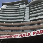 Anayasa Mahkemesi logosu ve '128 milyar dolar' ibaresini içeren bir görsel.