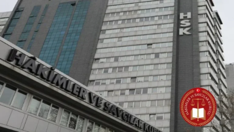 HSK atama kararnamesiyle görev yerleri değişen hakim ve savcıları temsil eden adalet terazisi görseli