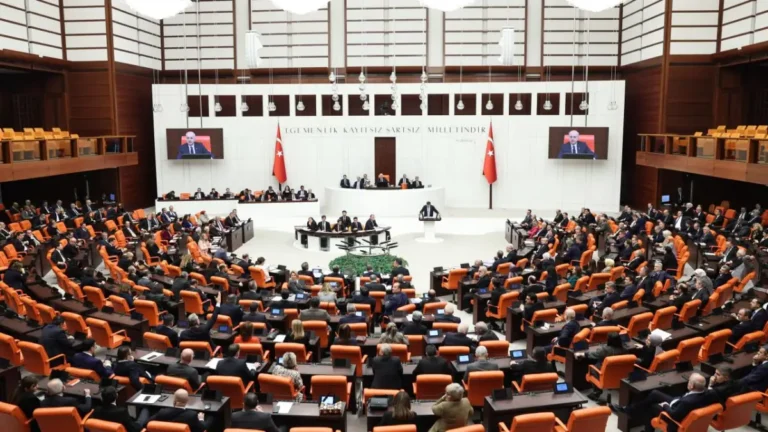 TBMM'nin çalışma takviminin uzatıldığına dair haber görseli