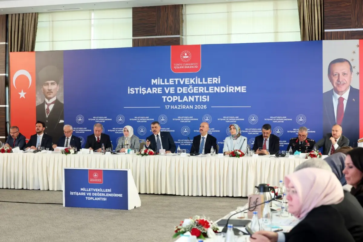 İçişleri Bakanı Mustafa Çiftçi, trafik kazaları ve sokak hayvanları hakkında açıklamalarda bulunuyor.