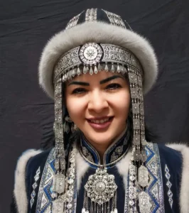 Eğitimci Hayat Aras, Orhun Yazıtları ve Tuva türküleri arasındaki kültürel bağı inceleyen bir yazısında köklerin izini sürüyor.