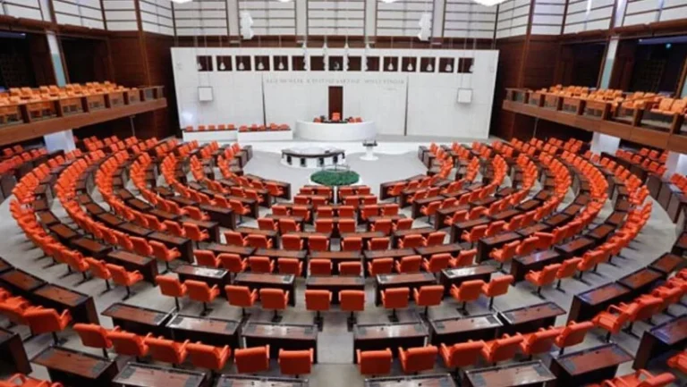 İnternet haber siteleri için Basın İlan Kurumu tarafından getirilen yeni düzenlemeleri gösteren görsel.