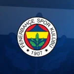 Fenerbahçe'nin yeni transferi Vedat Muriqi sözleşme imzalarken görülüyor.