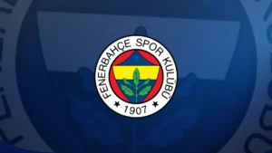 Fenerbahçe'nin yeni transferi Vedat Muriqi sözleşme imzalarken görülüyor.