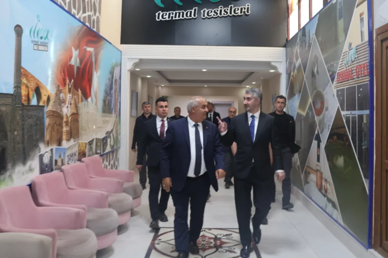 Bakan Yardımcısı Zafer Tarıkdaroğlu Aziziye'de termal tesisleri ve sosyal projeleri inceledi.