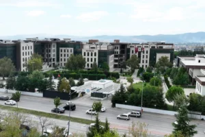 Bursa Teknik Üniversitesi'nin sağlıklı kampüs uygulamaları sonucu aldığı belgeyi temsil eden görsel.