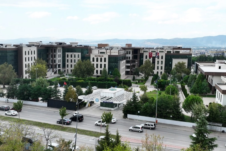 Bursa Teknik Üniversitesi'nin sağlıklı kampüs uygulamaları sonucu aldığı belgeyi temsil eden görsel.
