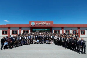 Kayseri Büyükşehir Belediye Başkanı Dr. Memduh Büyükkılıç, Kurban Bayramı'nda vatandaşlarla bir araya geldi.