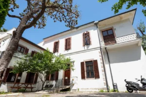 İzmir Kent Kütüphanesi'nin restore edilmiş tarihi yapısı