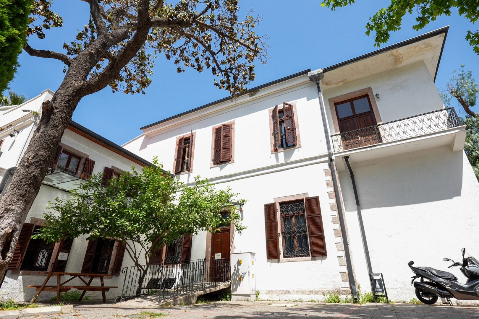 İzmir Kent Kütüphanesi'nin restore edilmiş tarihi yapısı