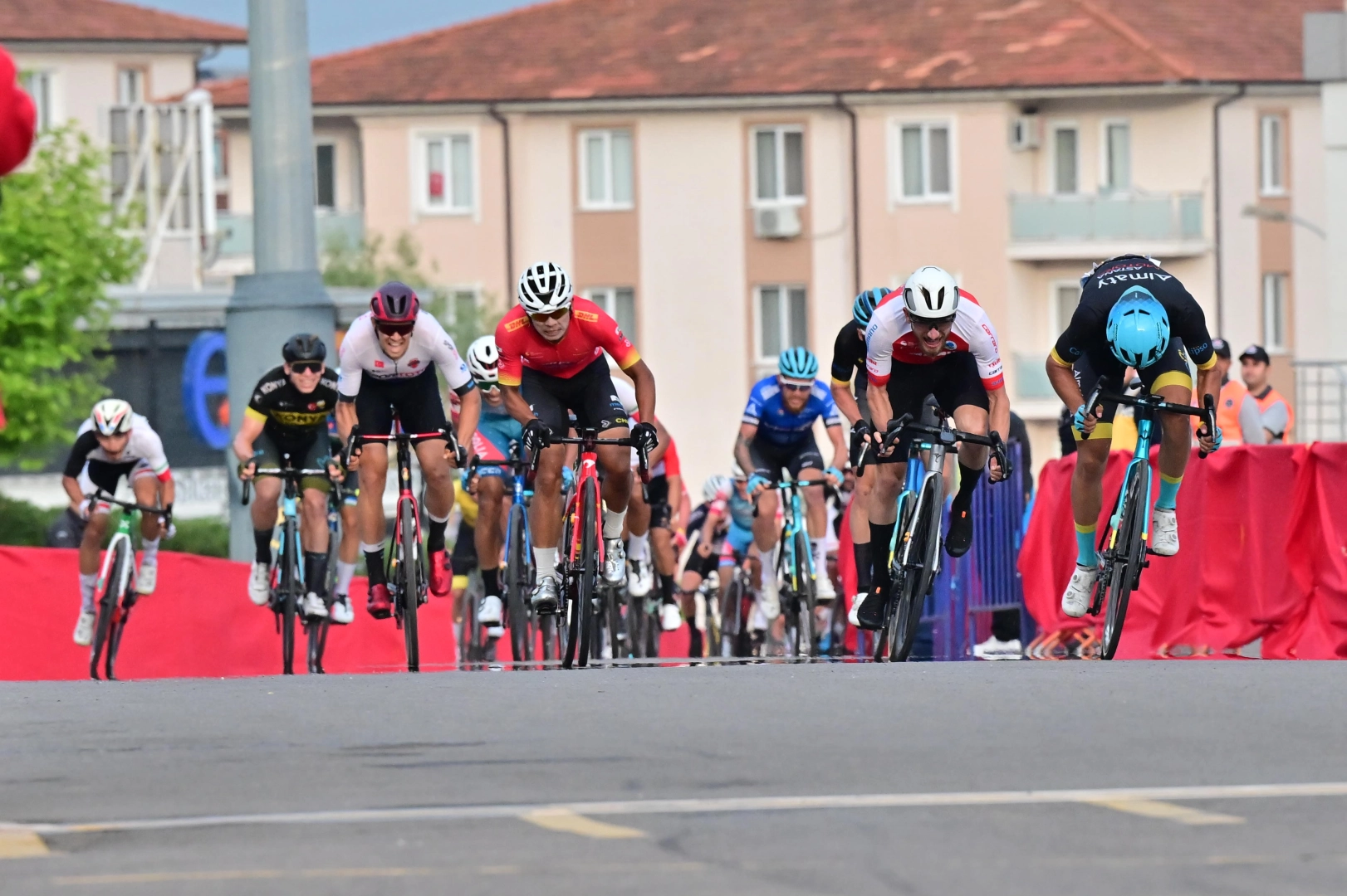 Sakarya'da düzenlenen MTB Eliminatör Avrupa Şampiyonası ve Dünya Kupası yarışları