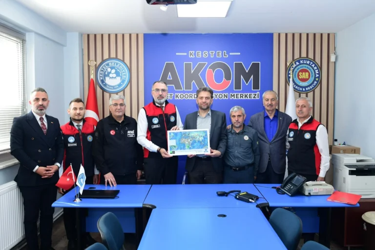 Bursa Kestel Belediyesi, AFAD ve Çelebi Arama Kurtarma Ekibi afetlere hazırlık için iş birliği protokolü imzaladı.