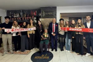 Hayırsever iş insanı Yılmaz Ünlü, Hollanda'da yaşayan Zehra Türker'i ziyaret etti.