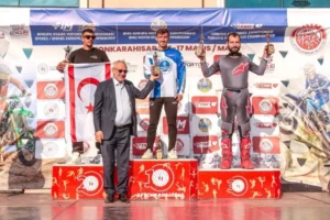 Kağıtsporlu sporcuların farklı branşlardaki madalyaları ve başarıları