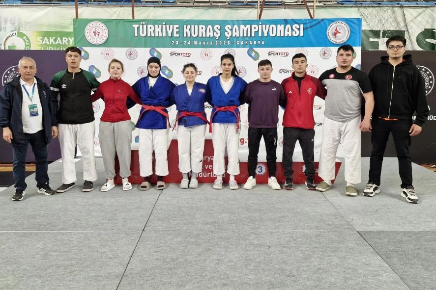 Kütahya Belediyesporlu sporcular Türkiye Kuraş Şampiyonası'nda altın ve bronz madalya kazandı.