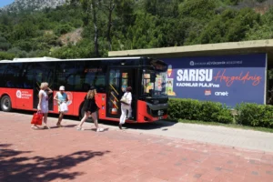 Antalya Sarısu Kadınlar Plajı'na ulaşımı kolaylaştıran ücretsiz ring seferleri