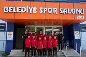 İnegöl Belediyespor midi erkekler voleybol takımı Türkiye Şampiyonası'nda mücadele ediyor