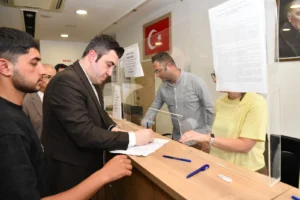 CHP Edirne'de olağanüstü kurultay için imza veren delegeler