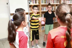 Osmangazi'de Küçük Yazarlar Atölyesi'nde çocuklar hayal dünyalarını geliştiriyor.