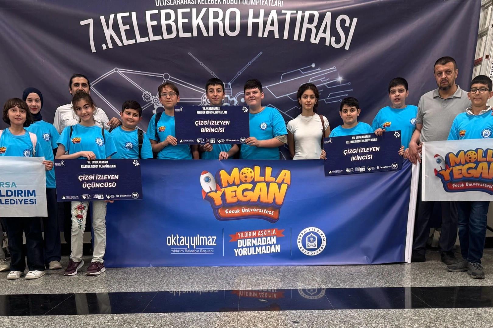 Bursa Yıldırım Molla Yegan Çocuk Üniversitesi robot takımı 'Çizgi İzleyen Robot' kategorisinde şampiyon oldu