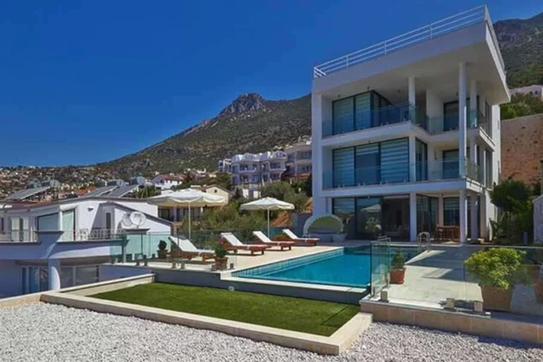 Ticaret Bakanlığı, devre tatil sektöründeki dolandırıcılıklara karşı firmalara milyonlarca lira ceza kesti.