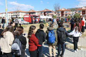 Efes Selçuk'ta öğrenci otobüsleri, öğrencilere yönelik yemek hizmetini tamamladı