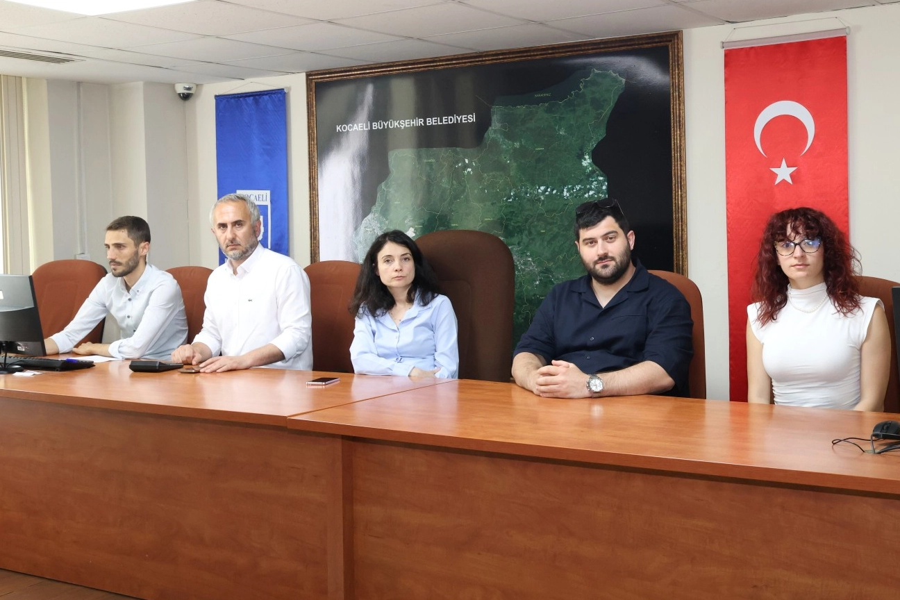Kocaeli'de Gölcük, Başiskele ve Karamürsel ilçelerinde üstyapı yenileme çalışmaları için düzenlenen ihale tamamlandı.