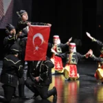 Bursa'da düzenlenen aileler için sanat gecesi etkinliği