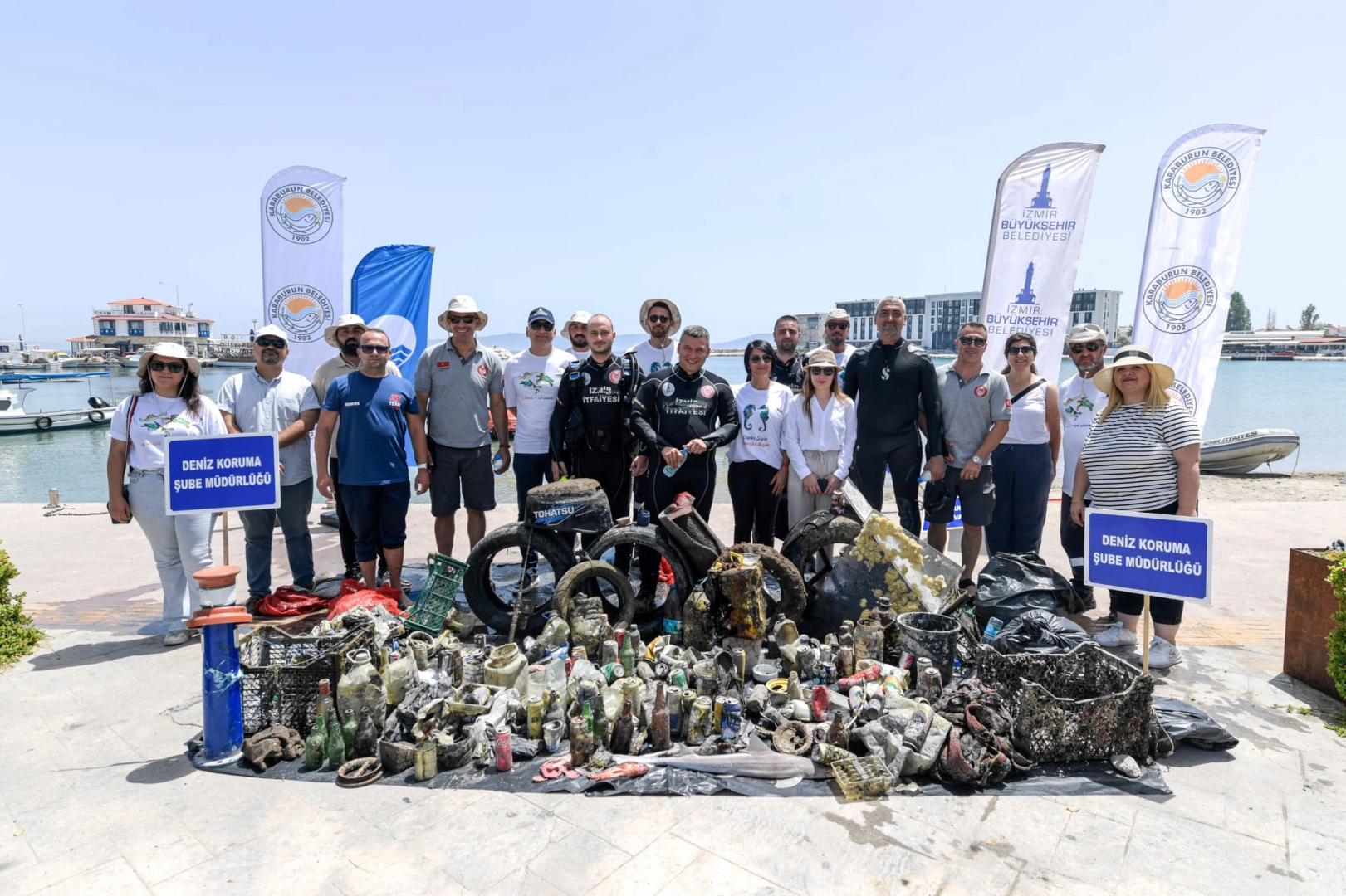 İzmir Büyükşehir Belediyesi'nin Dünya Çevre Günü kapsamında düzenlediği kıyı ve deniz dibi temizliği etkinliği.