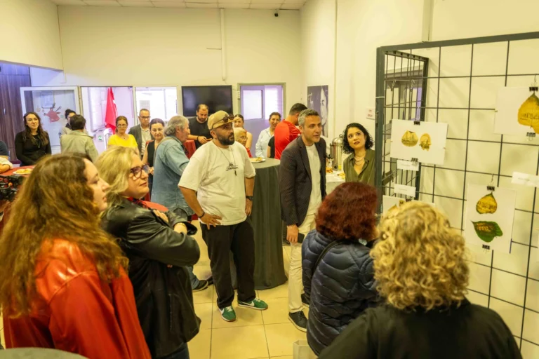 Bornova'da yıl sonu sergileri kapsamında sanat ve üretim dolu bir final etkinliği düzenlendi.