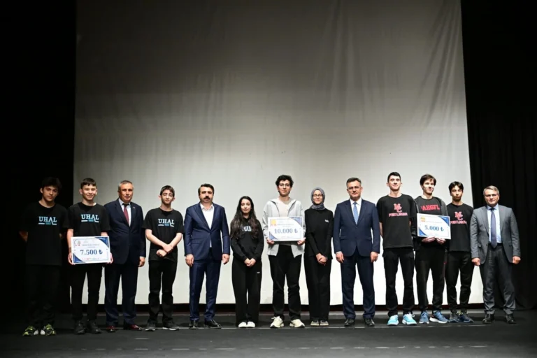 Bursa Teknik Üniversitesi Liselerarası Veri Olimpiyatı Ödül Töreni