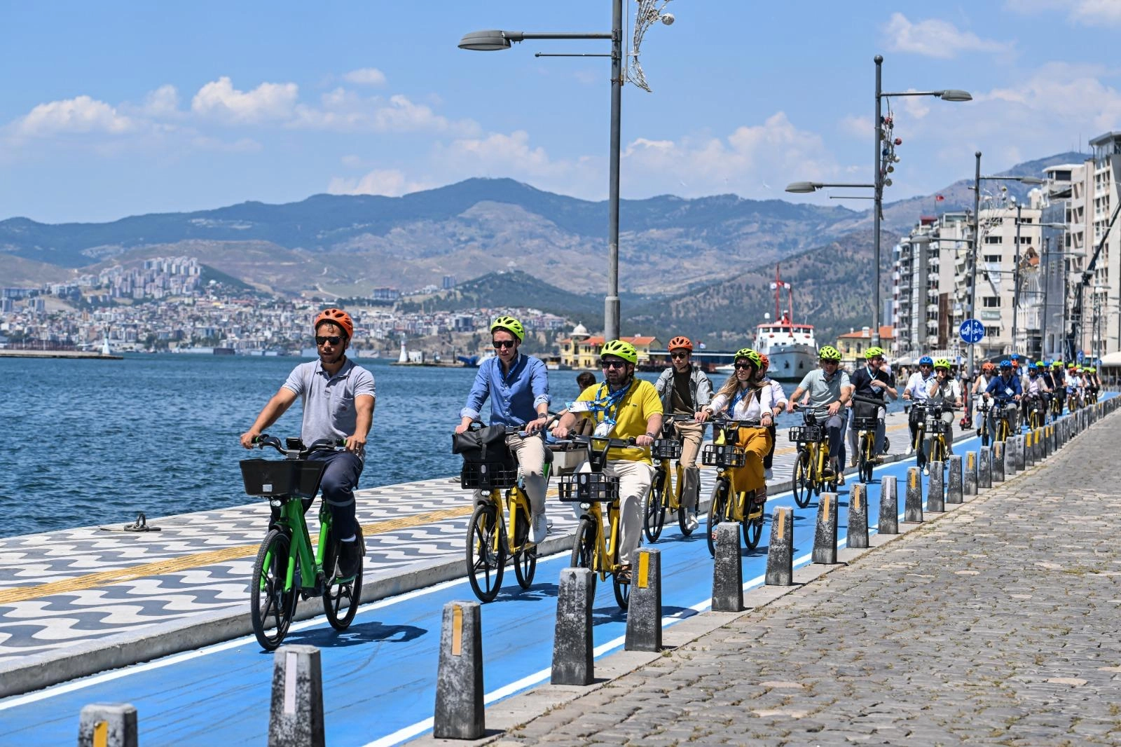 İzmir'de düzenlenen UFI Avrupa Konferansı'nda fuarcılık sektörü liderleri bir araya geldi.
