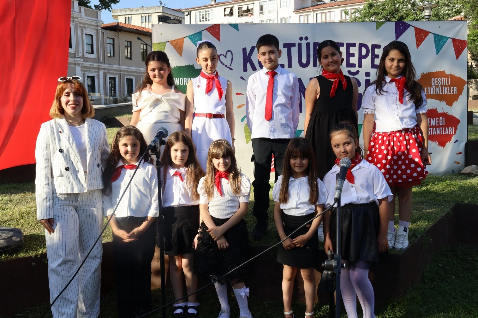 Kocaeli Kültür Tepesi şenliğinde stant açan kadın girişimciler ve etkinlikten görüntüler
