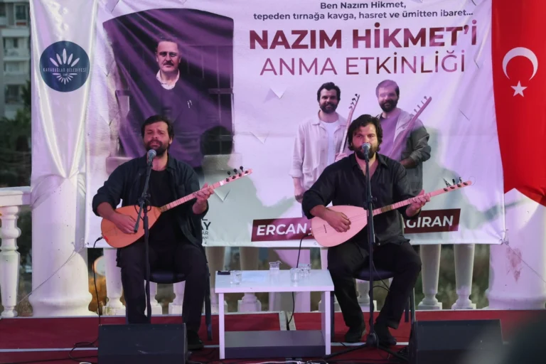 Karabağlar Belediyesi Nazım Hikmet Parkı'nda Nazım Hikmet'i anma etkinliği
