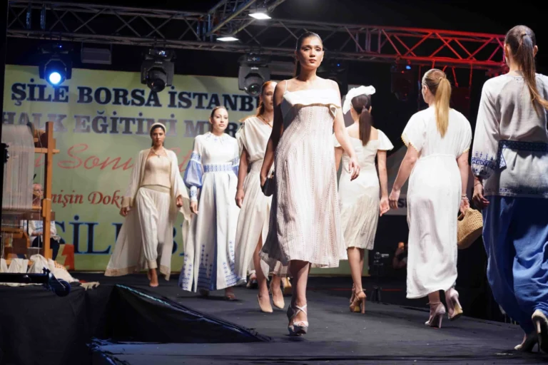Şile Bezi defilesi: Geleneksel dokuma sanatının modern tasarımlarla buluştuğu moda şöleni