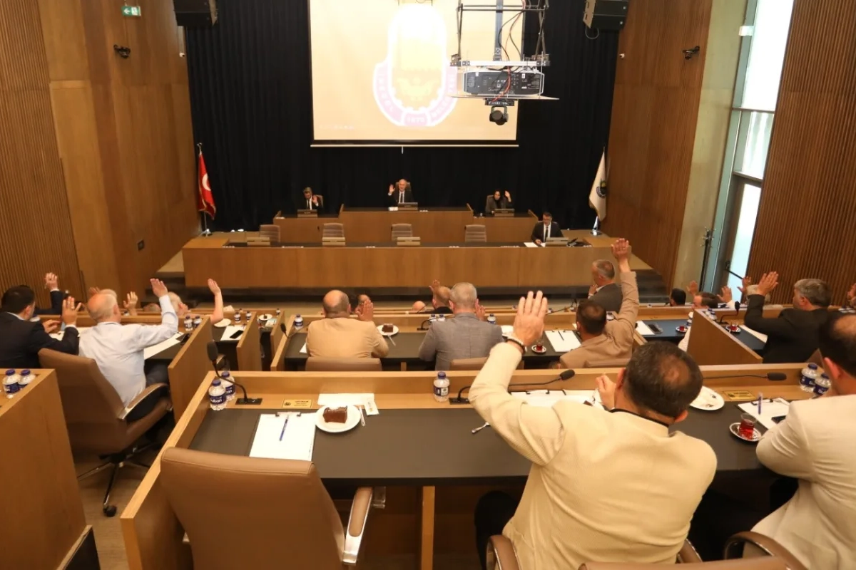 İnegöl Belediye Meclisi'nde dünya ve Avrupa dereceleri elde eden sporculara ödül takdimi
