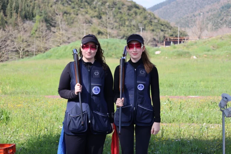 Kağıtspor'un milli atıcıları Nisa Nur Aydemir ve İlia Naz Uzun başarılarını ve spor hayatlarını anlatıyor.