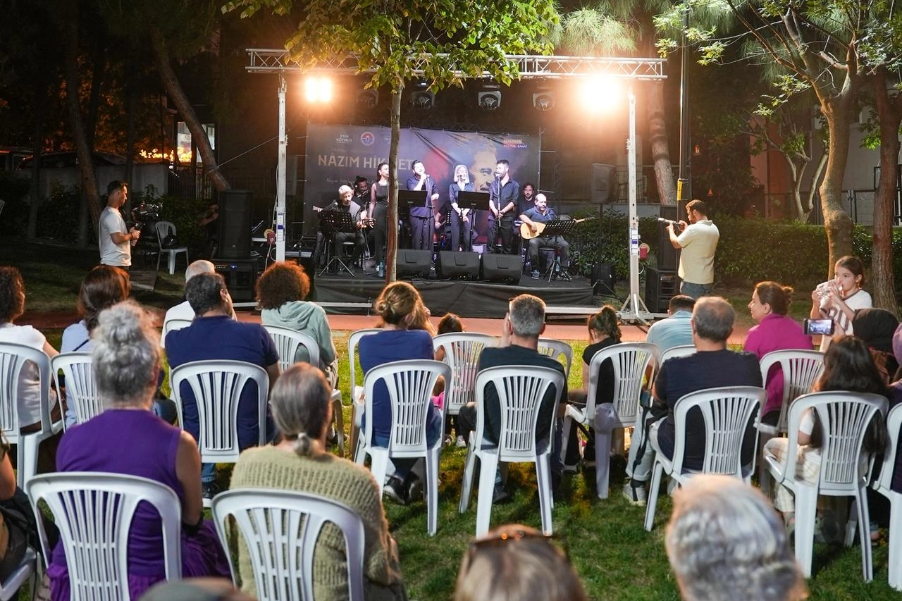 Maltepe Belediyesi tarafından Nazım Hikmet'i anmak için düzenlenen sergi ve konser etkinliği