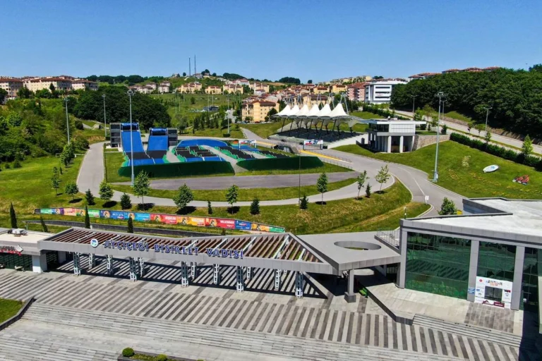 Sakarya Ayçiçeği Bisiklet Vadisi'nde düzenlenen MTB Eliminatör Avrupa Şampiyonası ve Dünya Kupası hazırlıkları