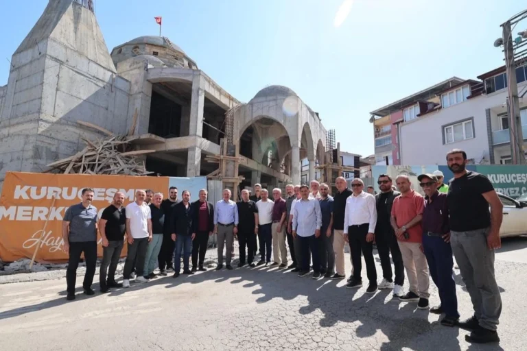 Kocaeli Kuruçeşme Merkez Camii'nin yeniden inşa edilen modern yapısı