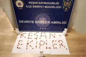 Keşan'da gece yarısı düzenlenen narkotik operasyonunda ele geçirilen sentetik haplar