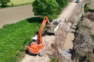 Sakarya Büyükşehir Belediyesi ekipleri, tarımsal kalkınma için 16 ilçede 10 km kanal temizliği yaptı.