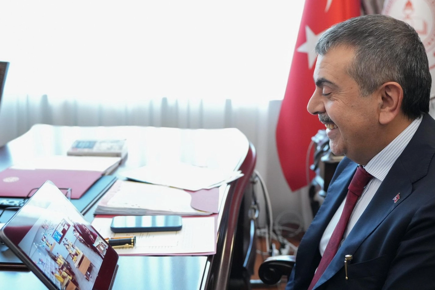 Milli Eğitim Bakanı Yusuf Tekin, Rize'deki öğrencilere görüntülü bağlandı.