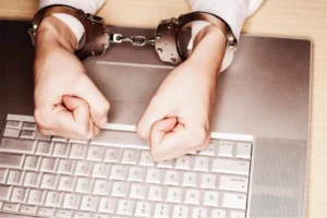 Yasa dışı bahis operasyonu kapsamında ele geçirilen para ve dijital materyaller